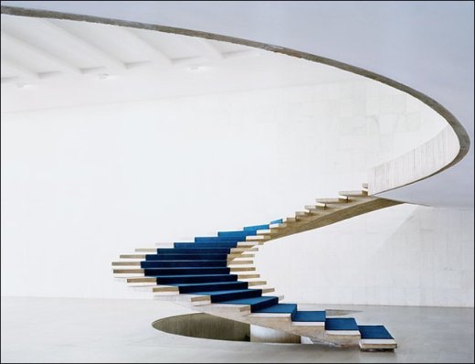 Helical staircase by Oscar Niemeyer as part of the Ministry-of-External-Relations in Brasilia por francoiswiss