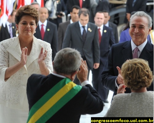 LULA-com-a-Faixa-de-Presidente-aplaudido-por-DILMA